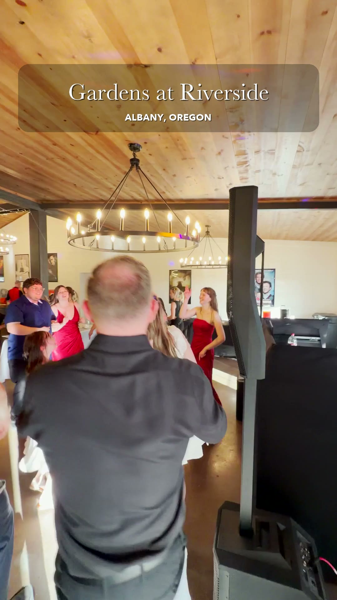 Full dance floor at a Gardens at Riverside wedding reception in Albany, Oregon